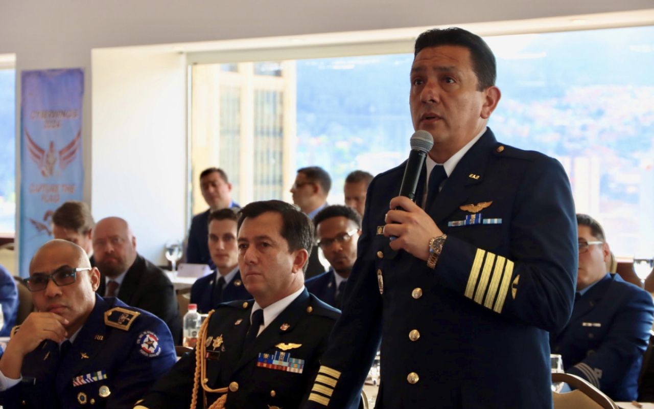 Certificación internacional en ciberseguridad es entregada a la fuerza aeroespacial colombiana