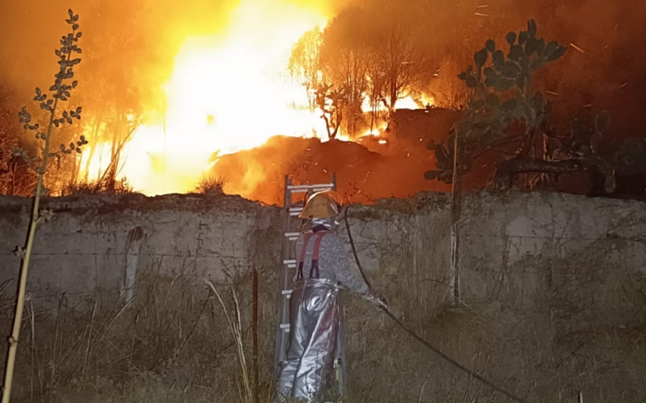 Fuerza Aeroespacial Colombiana realiza labores de control y extinción incendio en el municipio de Bojacá