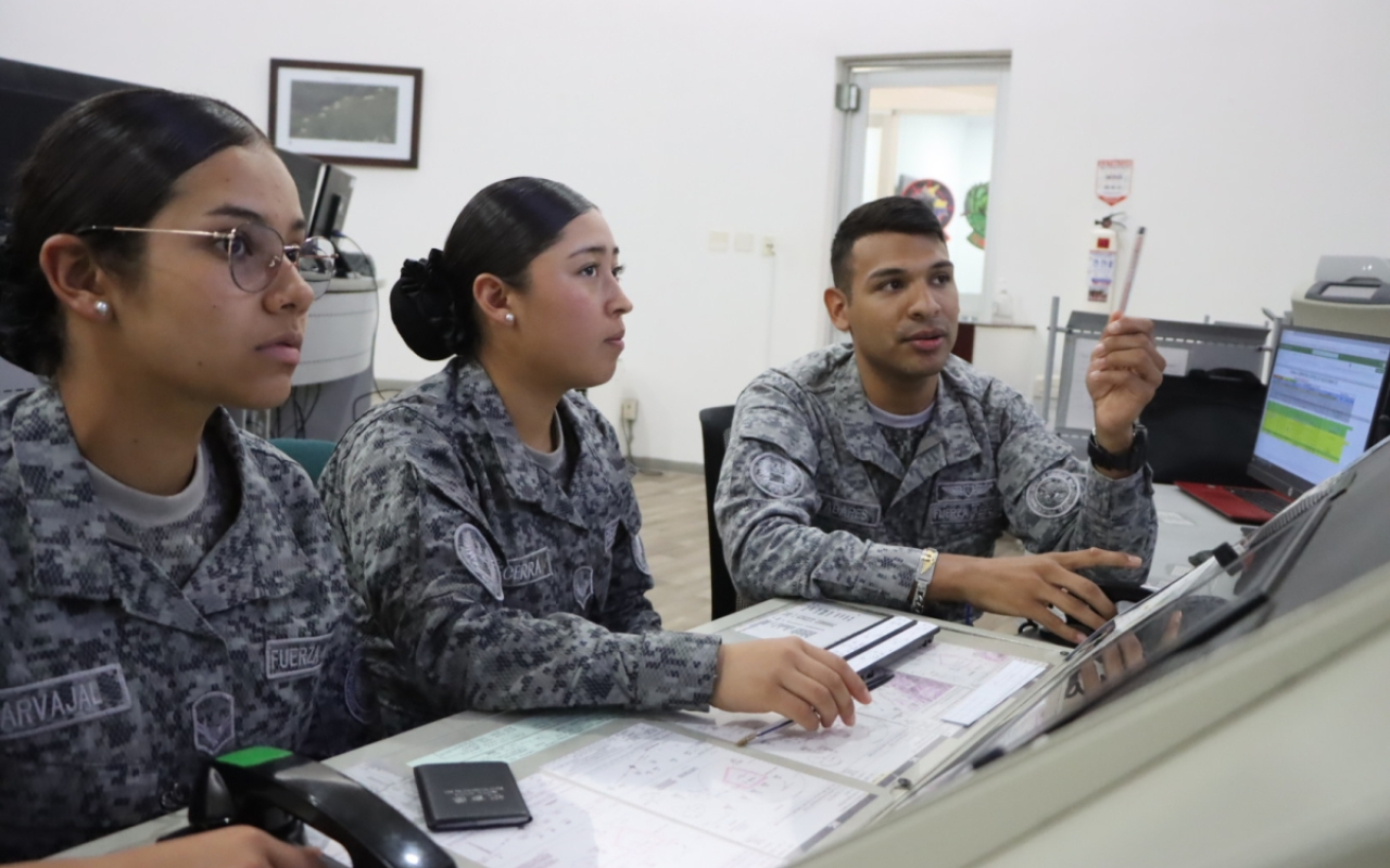 Alumnos de Comunicaciones Aeronáuticas de la ESUFA recibieron entrenamiento en CACOM 2
