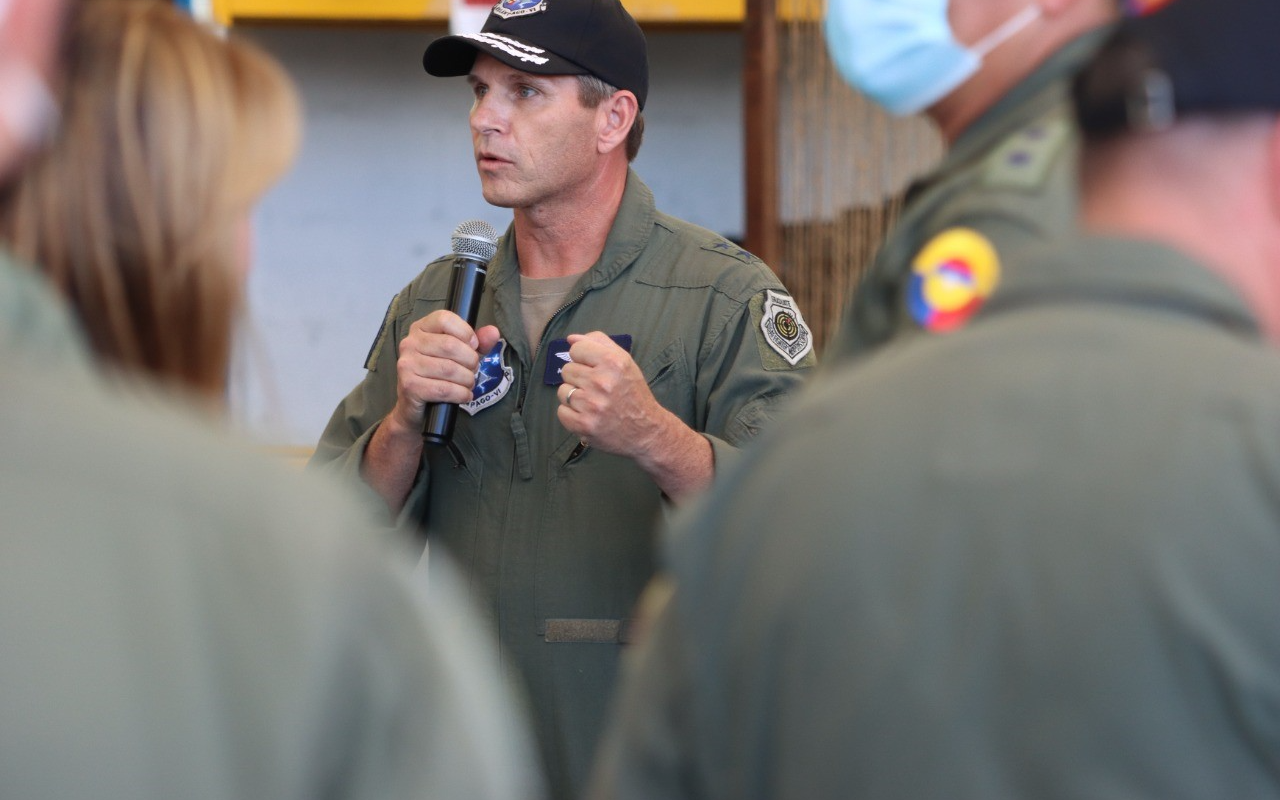 Señor Mayor General Barry Cornish, comandante de la 12ª Ala de la Fuerza Aérea de los Estados Unidos (AFSOUTH)