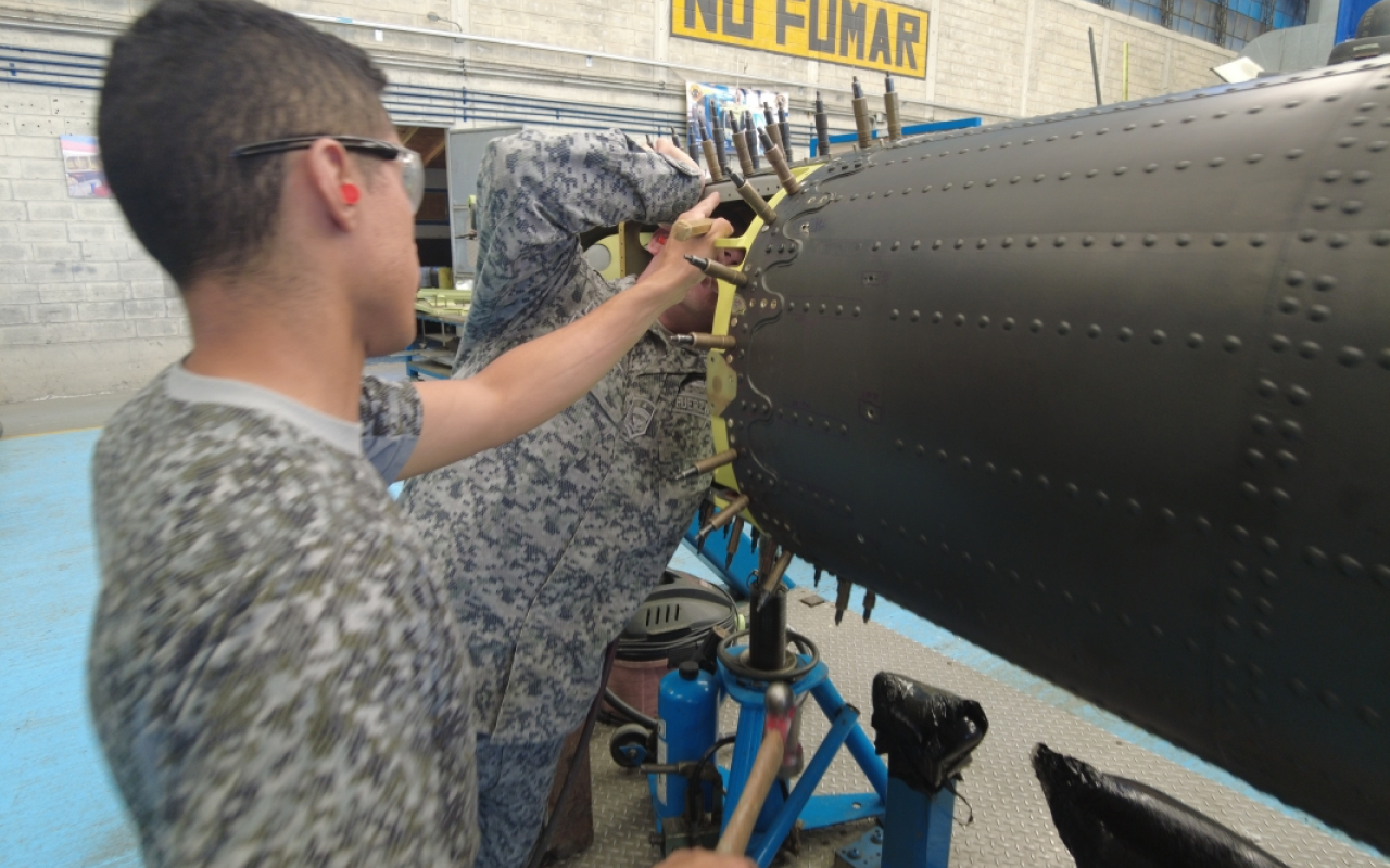 Capacidades del CACOM 5 para mantenimiento estructural de aeronaves UH-60, pioneras en Latinoamérica   