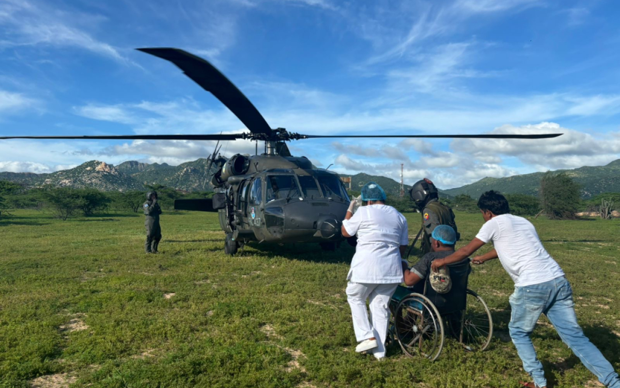 Dos menores y dos adultos son trasladados vía aérea en La Guajira