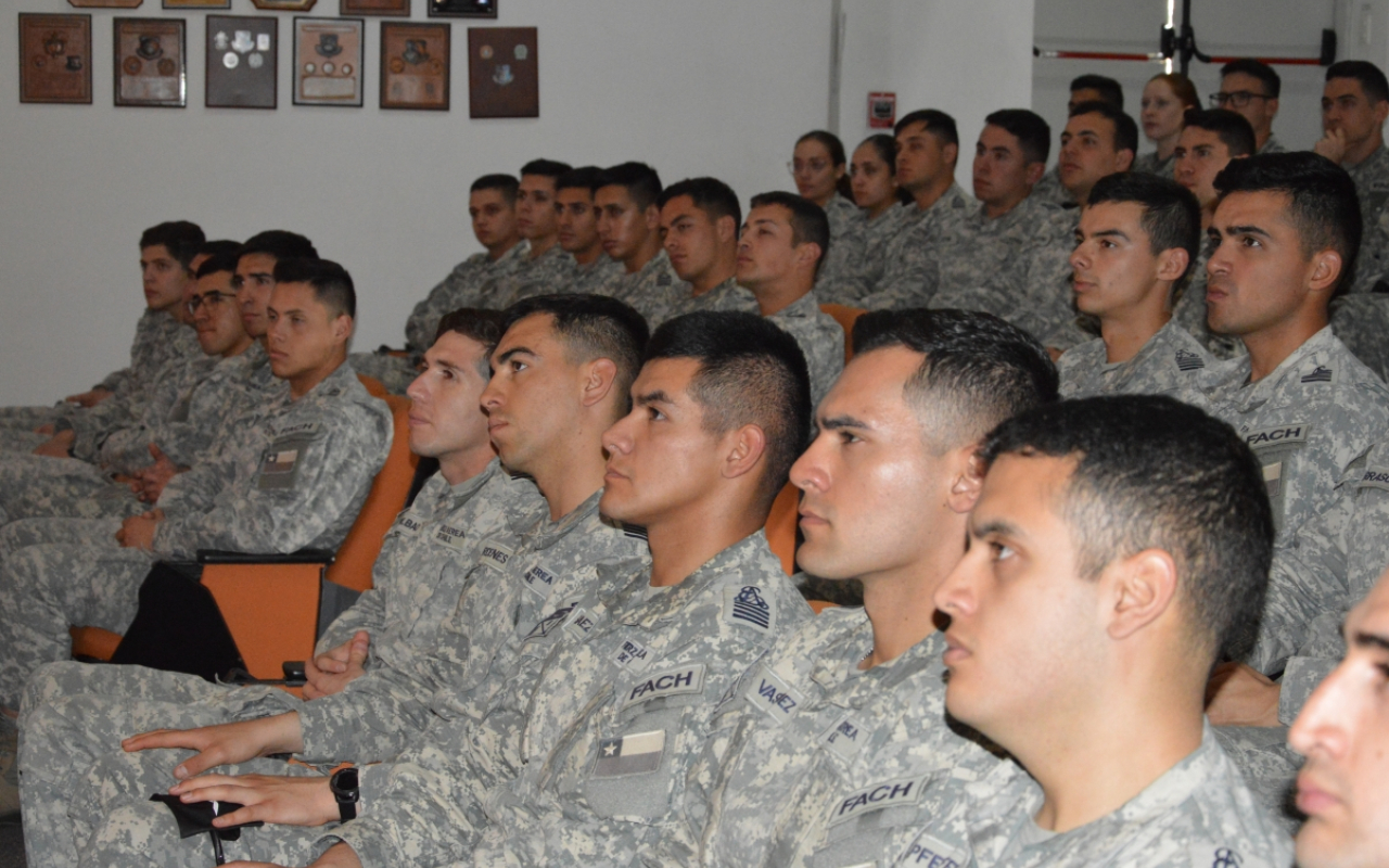 Cadetes de la Fuerza Aérea Chilena conocieron capacidades de CATAM