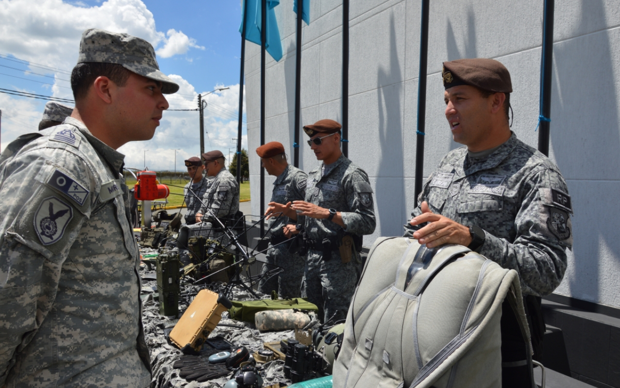 Cadetes de la Fuerza Aérea Chilena conocieron capacidades de CATAM