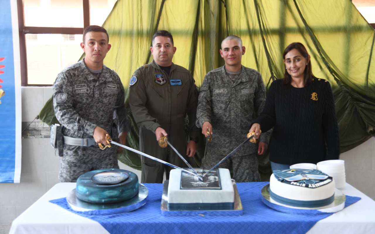 se conmemoraron los 104 años de servicio de la Fuerza Aeroespacial Colombiana