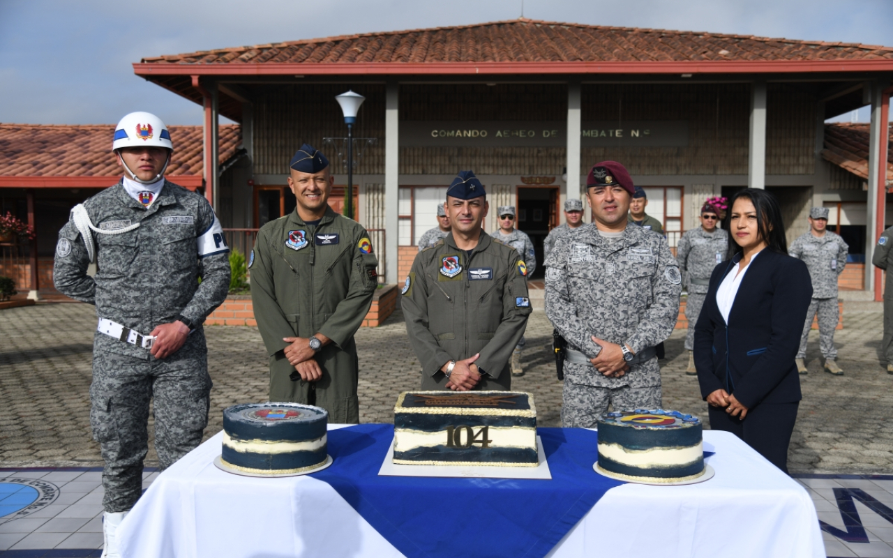 se conmemoraron los 104 años de servicio de la Fuerza Aeroespacial Colombiana