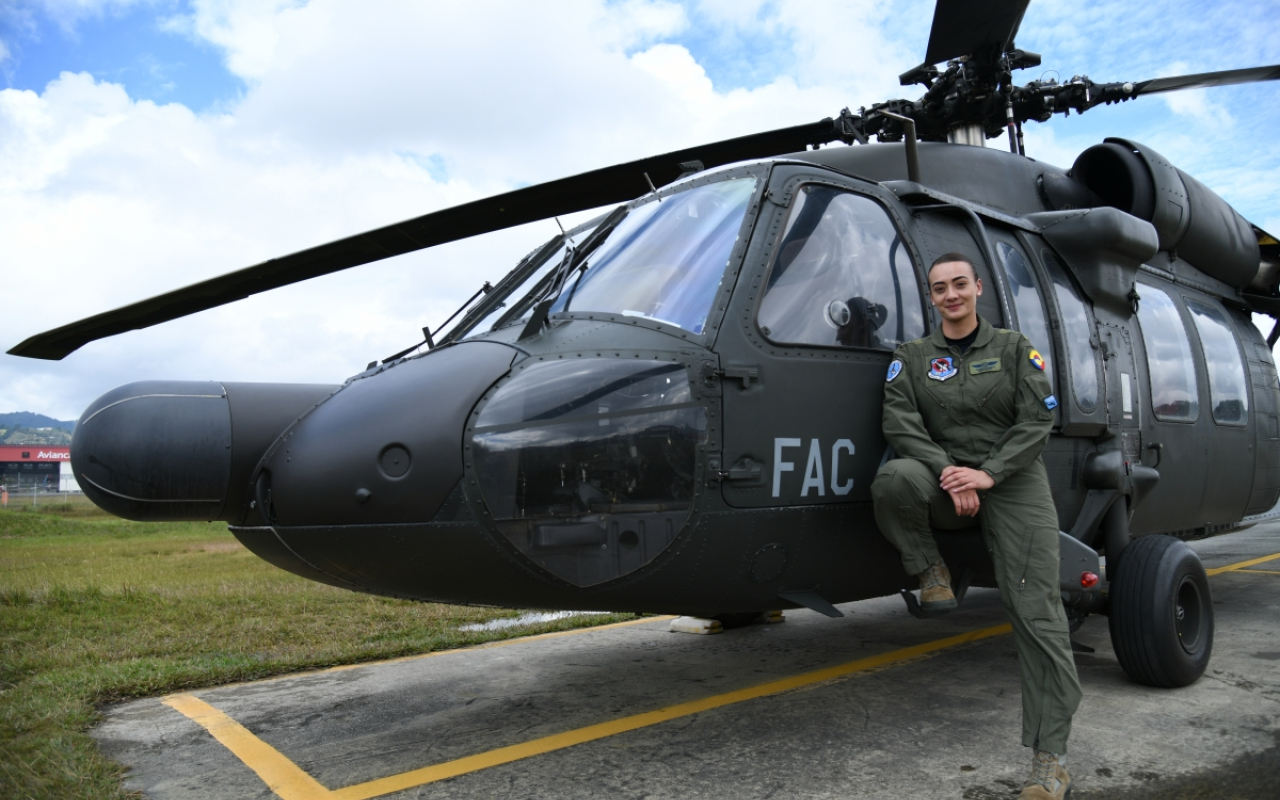 Rompiendo paradigmas: Artillera del equipo UH-60 Black Hawk