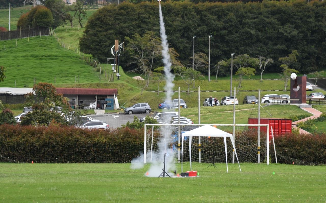 Concurso Colombiano de Cohetería Deportiva cuenta con la participación de la Fuerza Aeroespacial