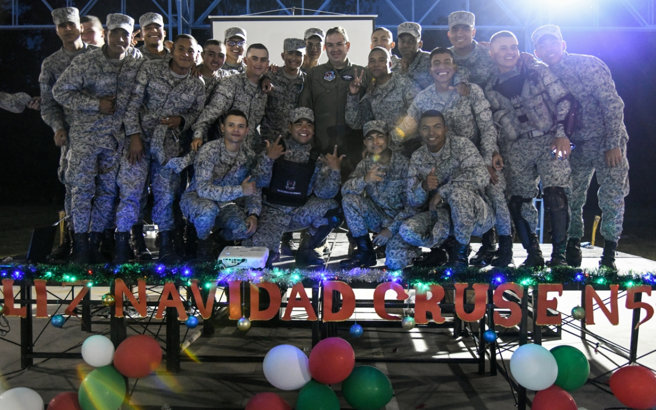 soldados celebran la Navidad en CACOM 5