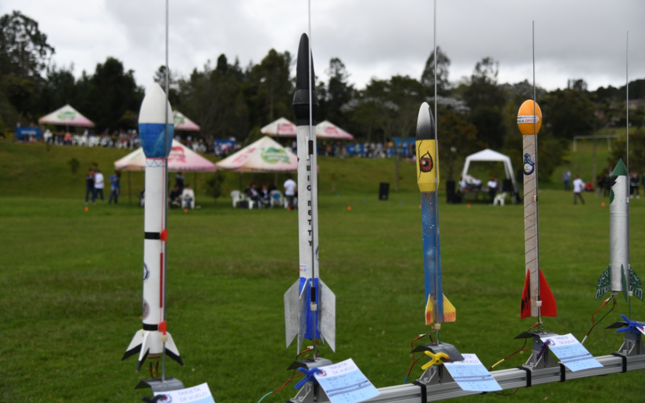 Concurso Colombiano de Cohetería Deportiva cuenta con la participación de la Fuerza Aeroespacial