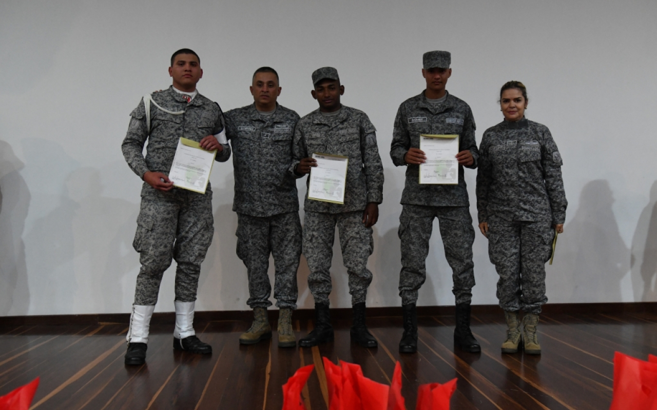 La Fuerza Aeroespacial le apunta a la educación como preparación para la vida laboral de los soldados de aviación La Fuerza Aeroespacial le apunta a la educación como preparación para la vida laboral de los soldados de aviación