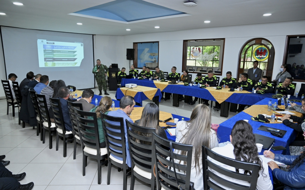 Primer encuentro regional de seguridad en Sabana de Occidente reunió a la Fuerza Pública y a los mandatarios locales electos