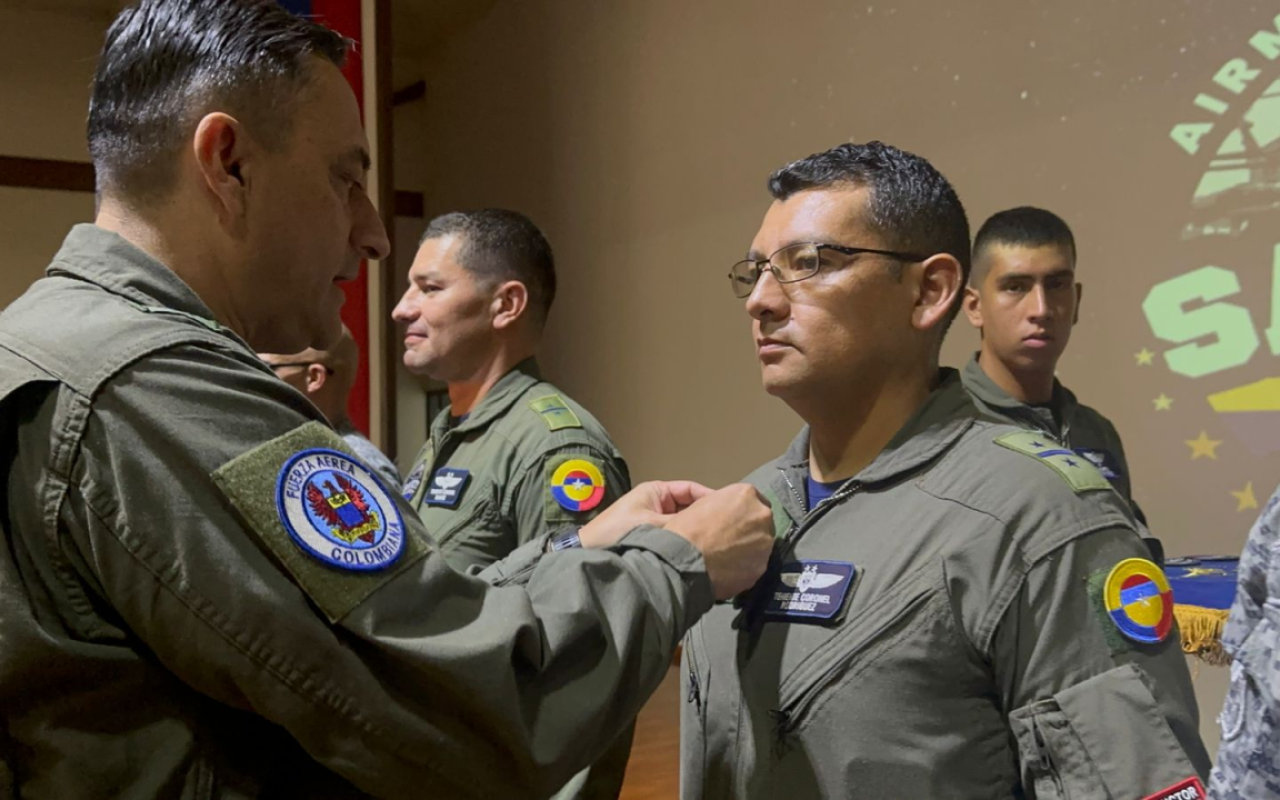 Reconocimiento 'Airmanship Award' fue otorgado al Comando Aéreo de Combate No.1, en Puerto Salgar, Cundinamarca