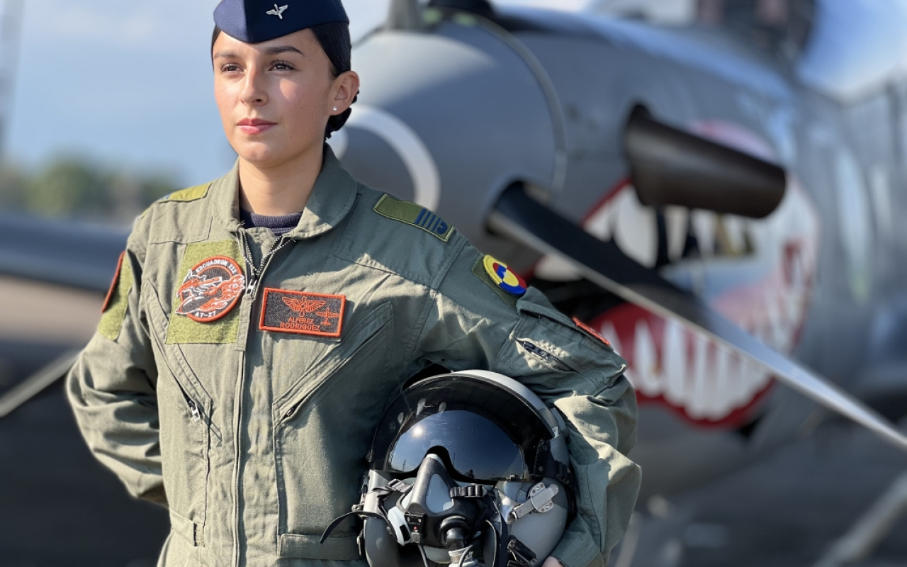 Alféreces se entrenan para cumplir su sueño de ser pilotos militares