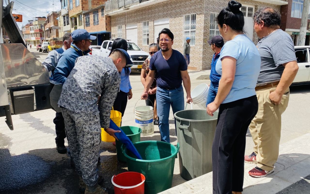 Su Fuerza Aérea apoya las labores de suministro de agua en el municipio de Madrid 