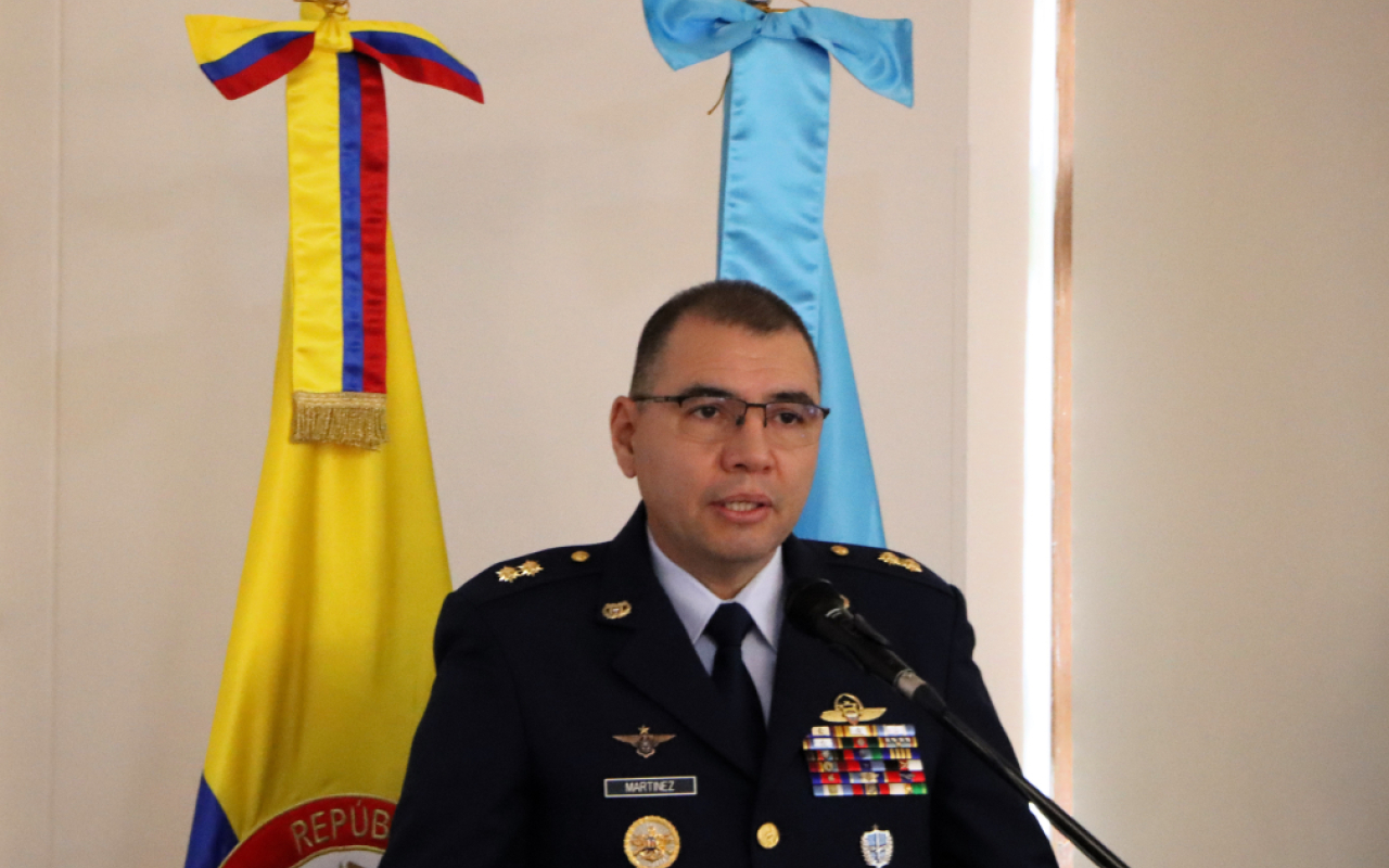 Graduación de Oficiales en Estandarización de Armas y Tácticas