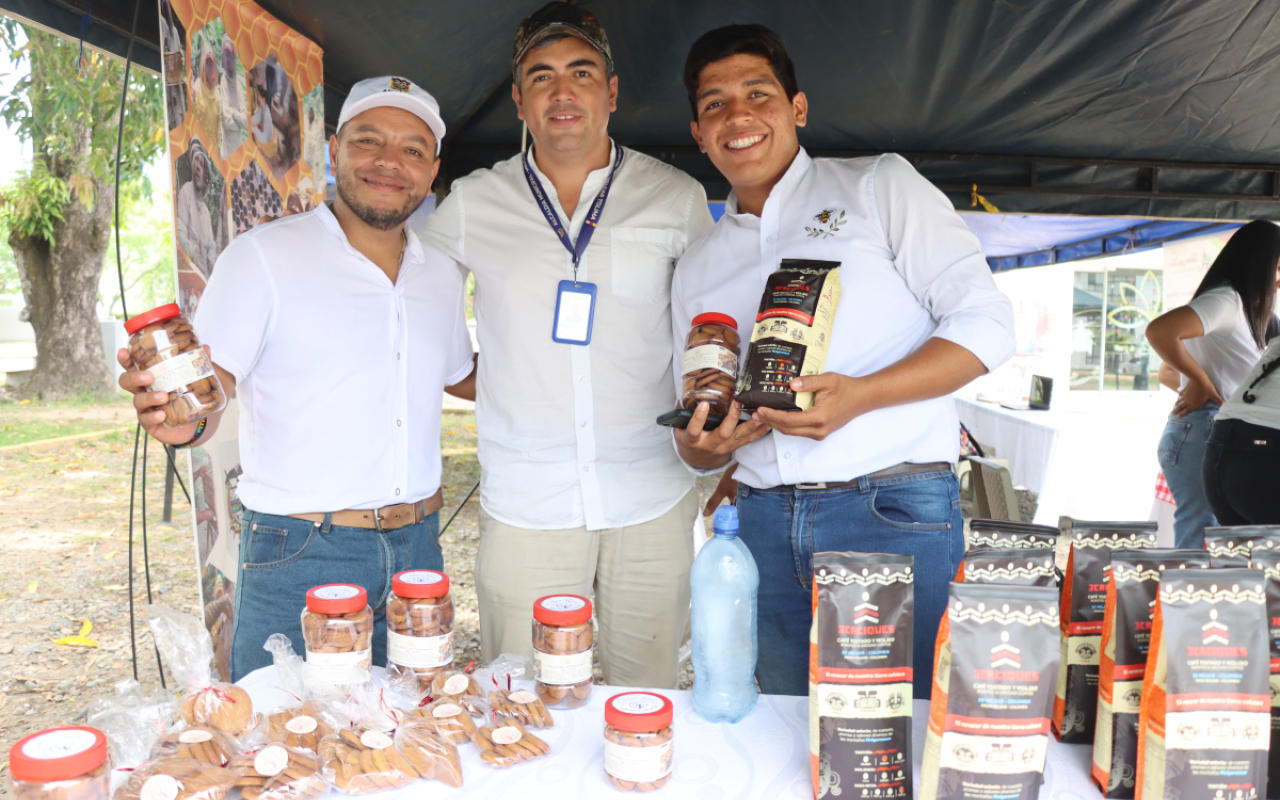 Rueda de emprendimiento en Melgar, Tolima es apoyada por su Fuerza Aérea