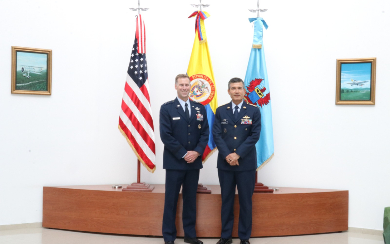 Encuentro estratégico con el Comandante de las Fuerzas Aéreas del Sur EE.UU.