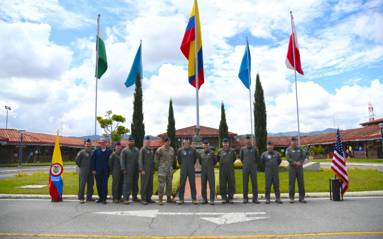 Encuentro estratégico con el Comandante de las Fuerzas Aéreas del Sur EE.UU.