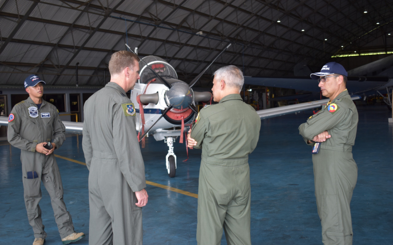 Encuentro estratégico con el Comandante de las Fuerzas Aéreas del Sur EE.UU.