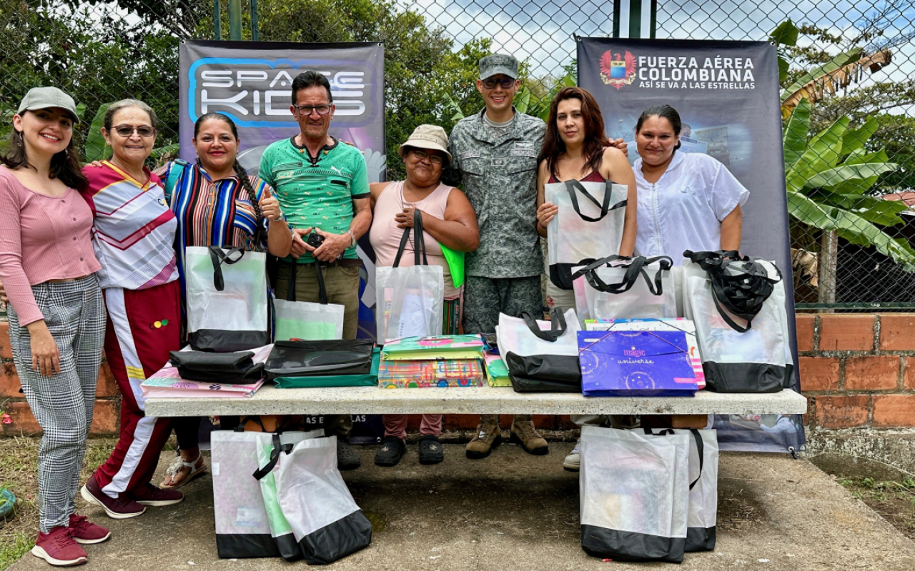 Entrega de kits escolares impulsa la calidad educativa en la zona rural de Melgar