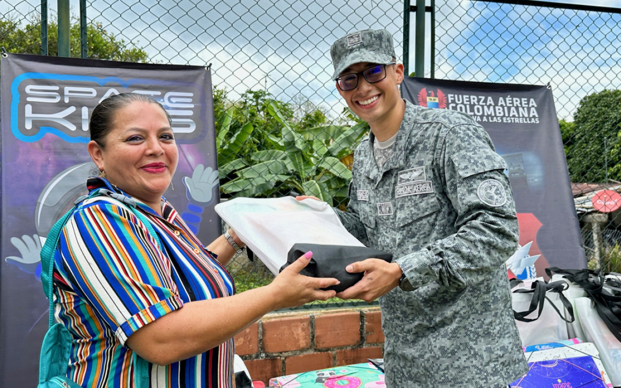 Entrega de kits escolares impulsa la calidad educativa en la zona rural de Melgar