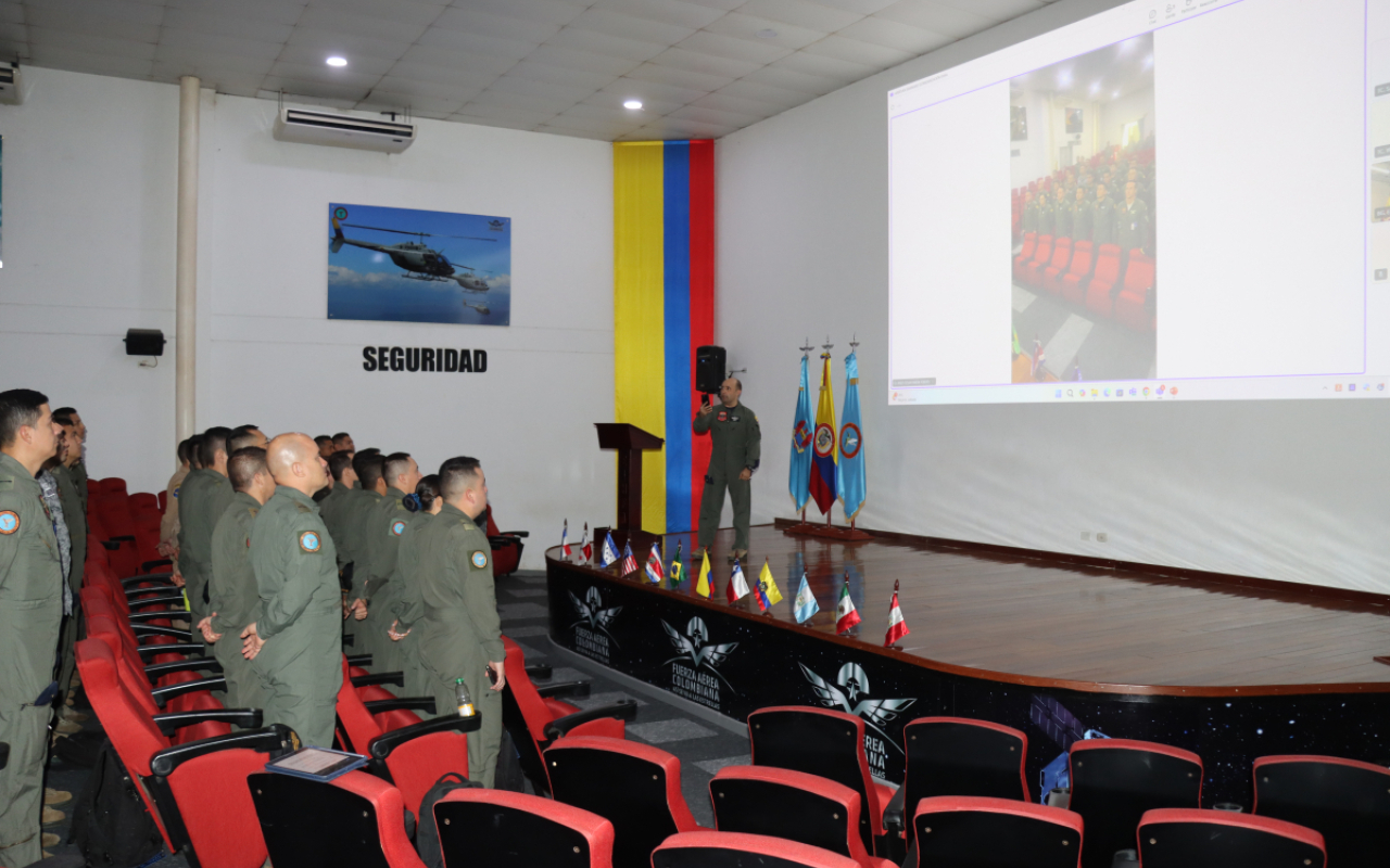 Estandarización y excelencia: un impulso para la formación de pilotos de helicópteros 