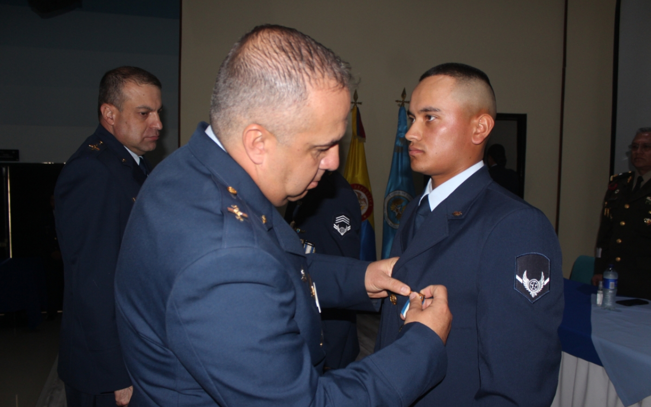 Ceremonia Militar En Reconocimiento Y Exaltación Al Esfuerzo Académico ...