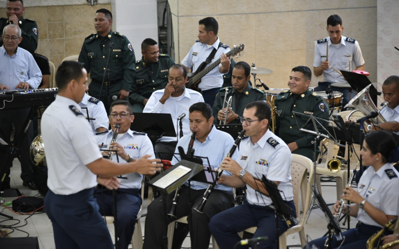 Operación Gratitud llevó alegría a los habitantes de Cali Operación Gratitud llevó alegría a los habitantes de Cali