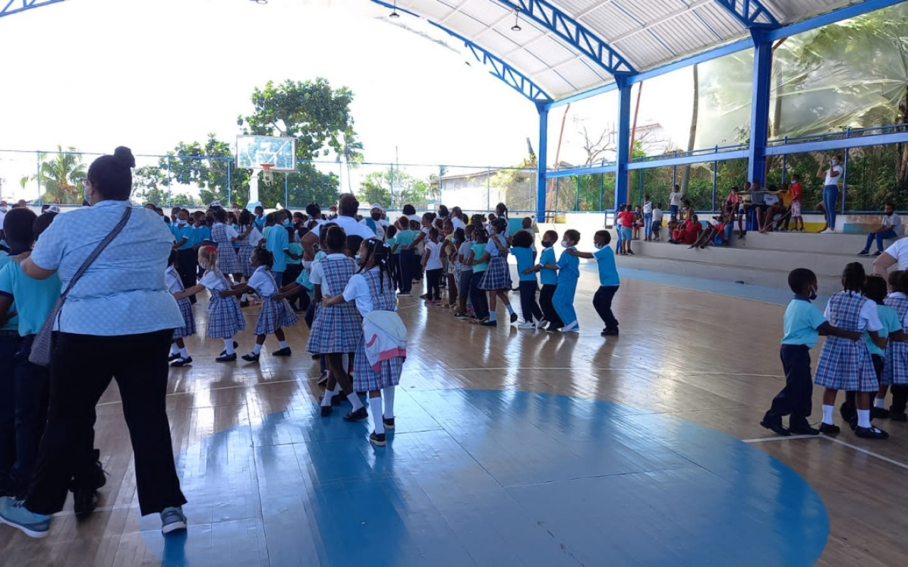 “Sonrisas descomplicadas”: 500 kits escolares para nuestros niños isleños