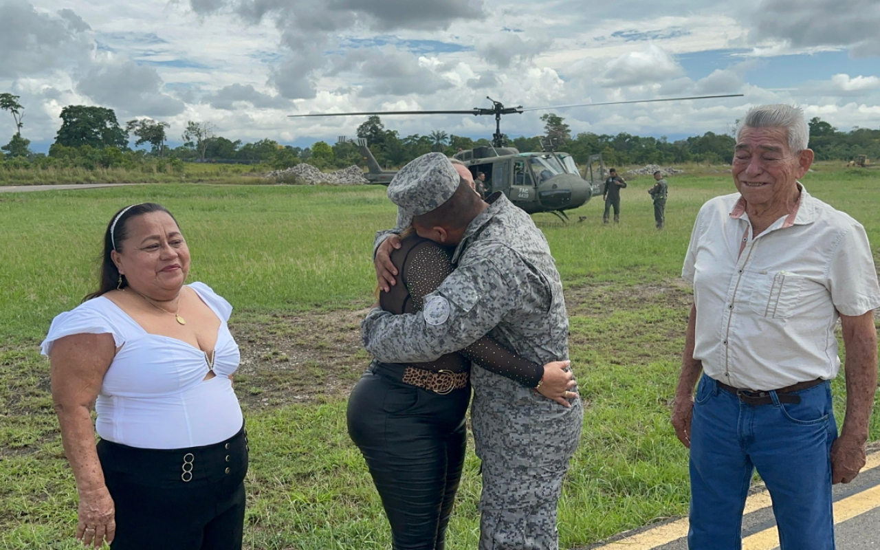 Como reconocimiento a su labor, Soldado vive emotivo reencuentro familiar en Navidad