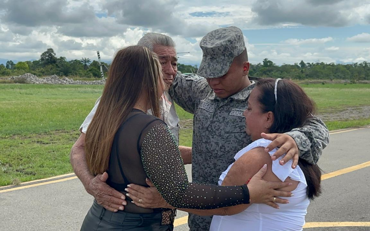 Como reconocimiento a su labor, Soldado vive emotivo reencuentro familiar en Navidad