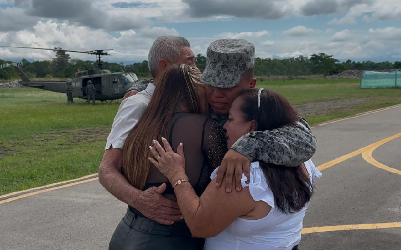 Como reconocimiento a su labor, Soldado vive emotivo reencuentro familiar en Navidad