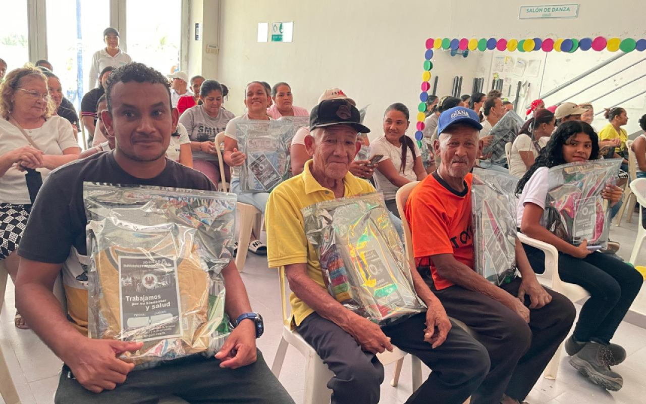 Familias de Sitio Nuevo en Magdalena fueron beneficiadas con elementos para el hogar