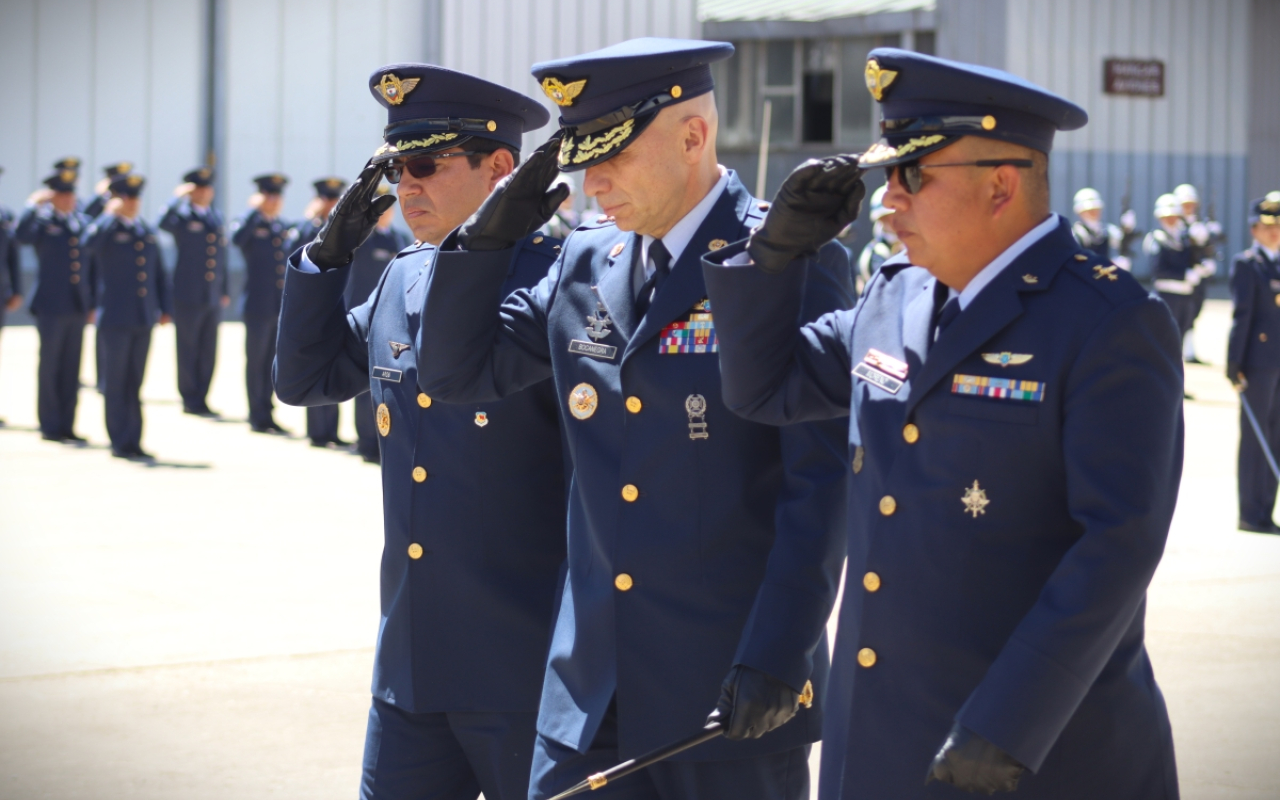 Ceremonia de transmisión de mando del Comando Aéreo de Mantenimiento