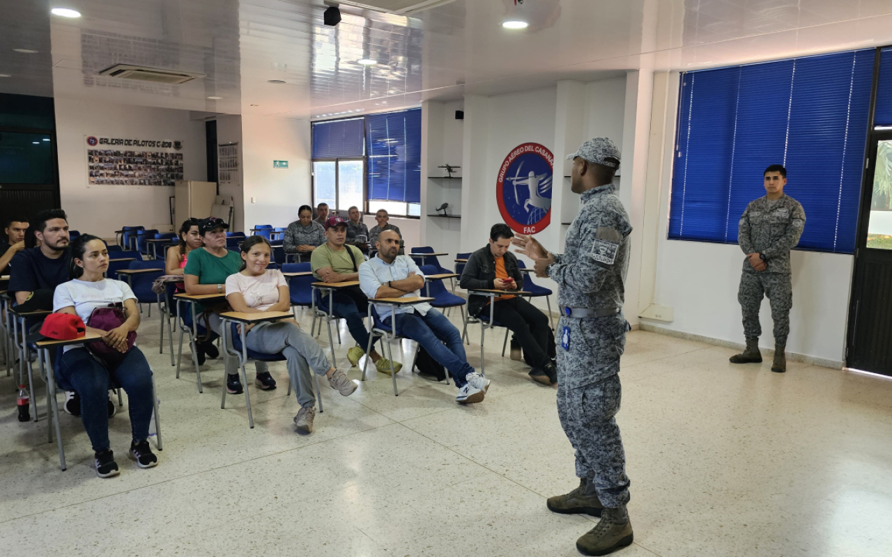 Jóvenes casanareños conocen las capacidades de la Fuerza Aérea en el oriente colombiano