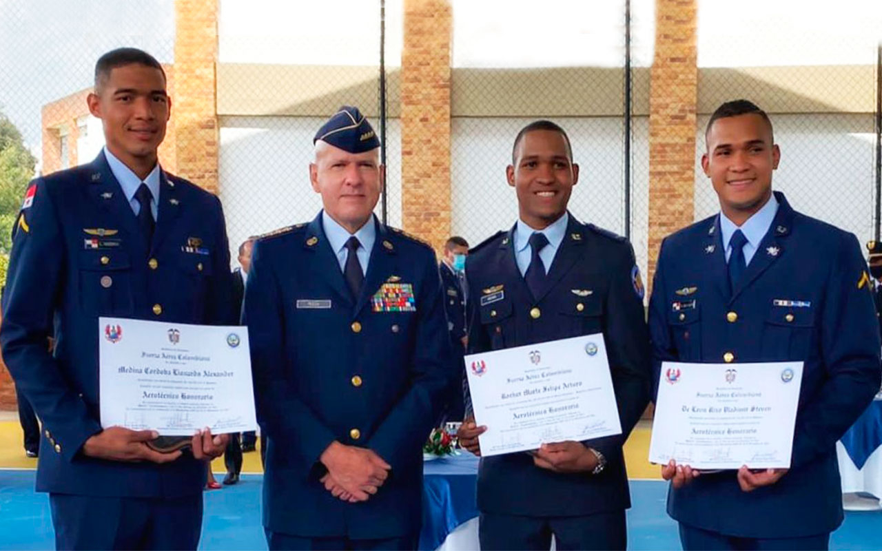 Militares extranjeros reciben título de tecnólogo, en la Escuela de Suboficiales de la Fuerza Aérea Colombiana