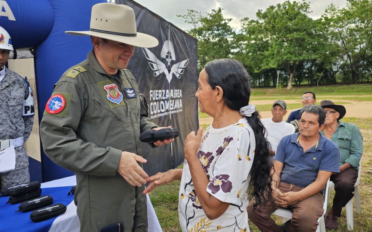 Casanareños reciben lentes formulados de manera gratuita para mejorar su calidad de vida