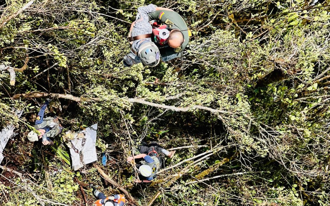 Helicóptero de la FAC apoya operaciones de rescate en Urrao