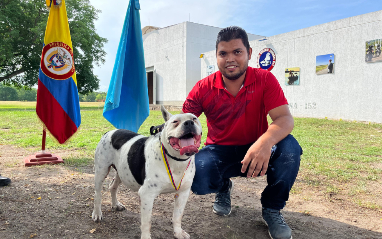 Heroínas caninas, son adoptadas por nuevas familias tras diez años de servicio