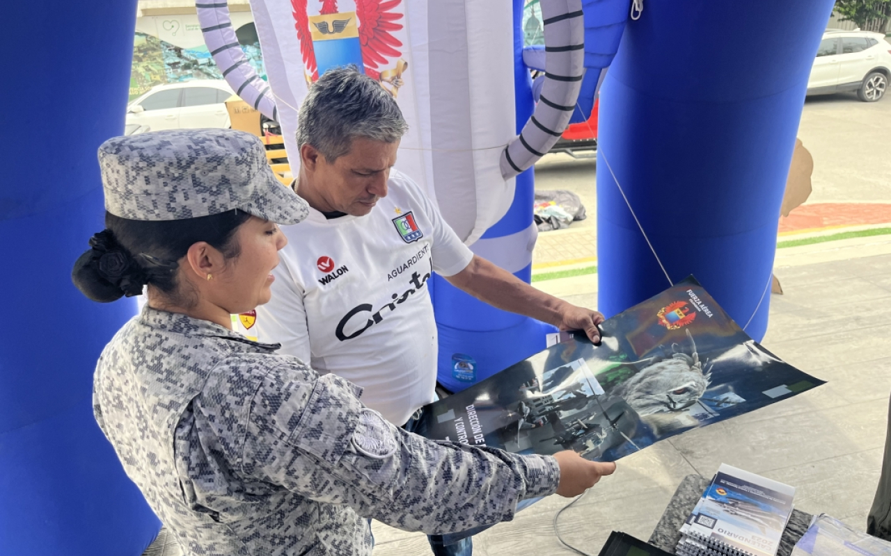 Junto a los habitantes del centro de La Dorada, Caldas se conmemoró los 104 años de la Fuerza Aeroespacial Colombiana 