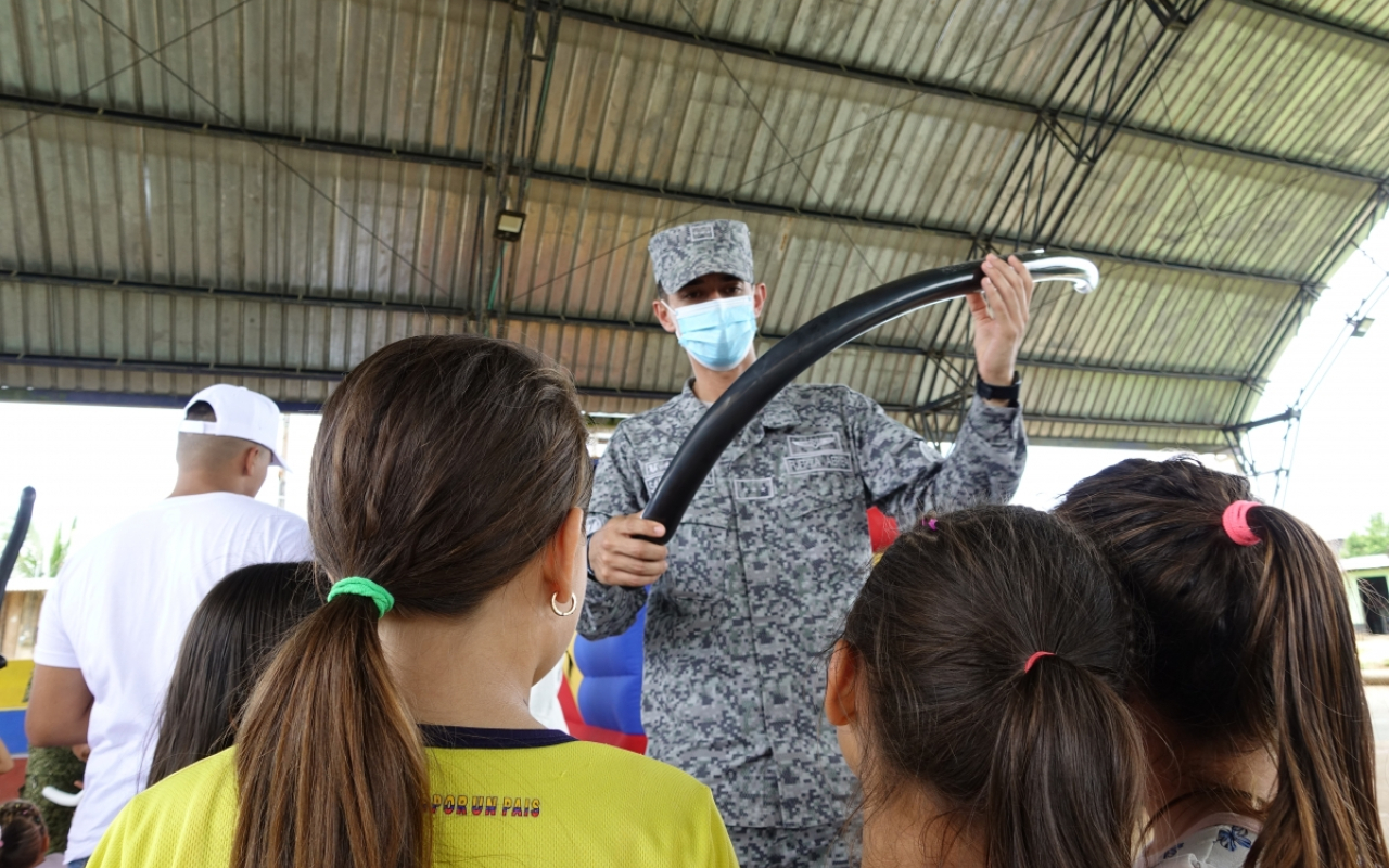 Niños de Solano vivieron un día alegre con el apoyo de su  Fuerza Aérea Colombiana