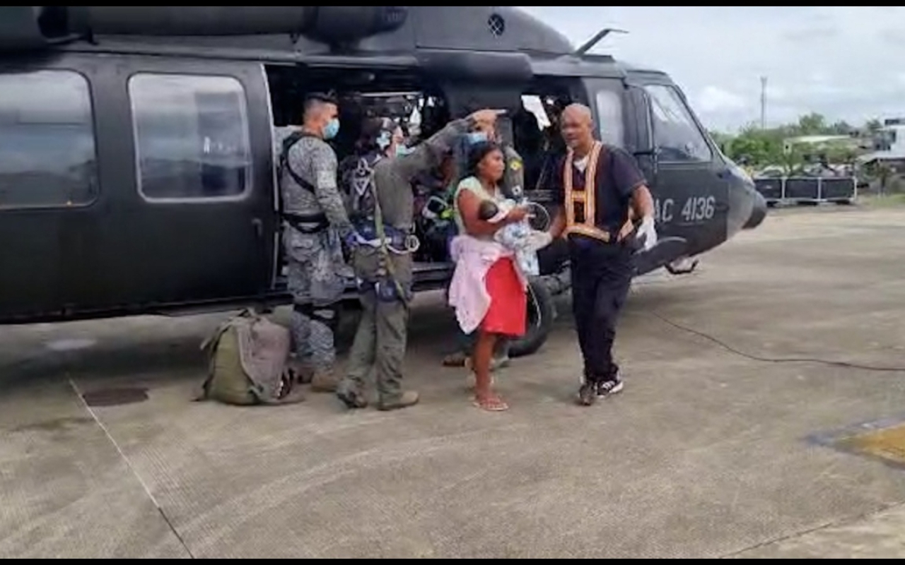 13 bebés indígenas en delicado estado de salud fueron evacuados por su Fuerza Aérea desde el Bajo Baudó, Chocó