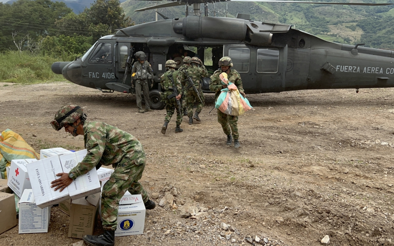 Ayudas humanitarias para los habitantes de Paya, Boyacá son transportadas por su Fuerza Aérea