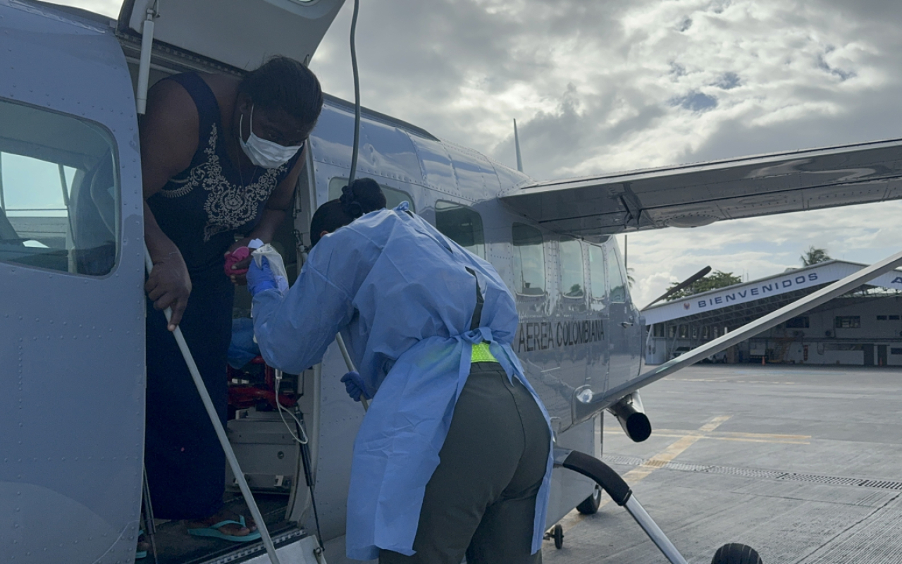 Mujer con problema pulmonar fue trasladada por su Fuerza Aeroespacial en el Archipielago de San Andrés