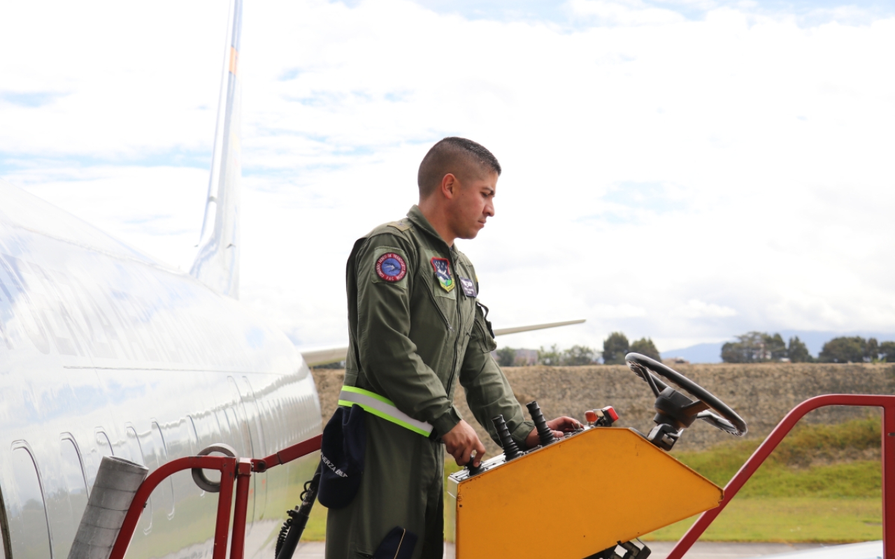 Población indígena del Guainía tendrá servicio de internet y telefonía con el apoyo de la Fuerza Aeroespacial Colombiana