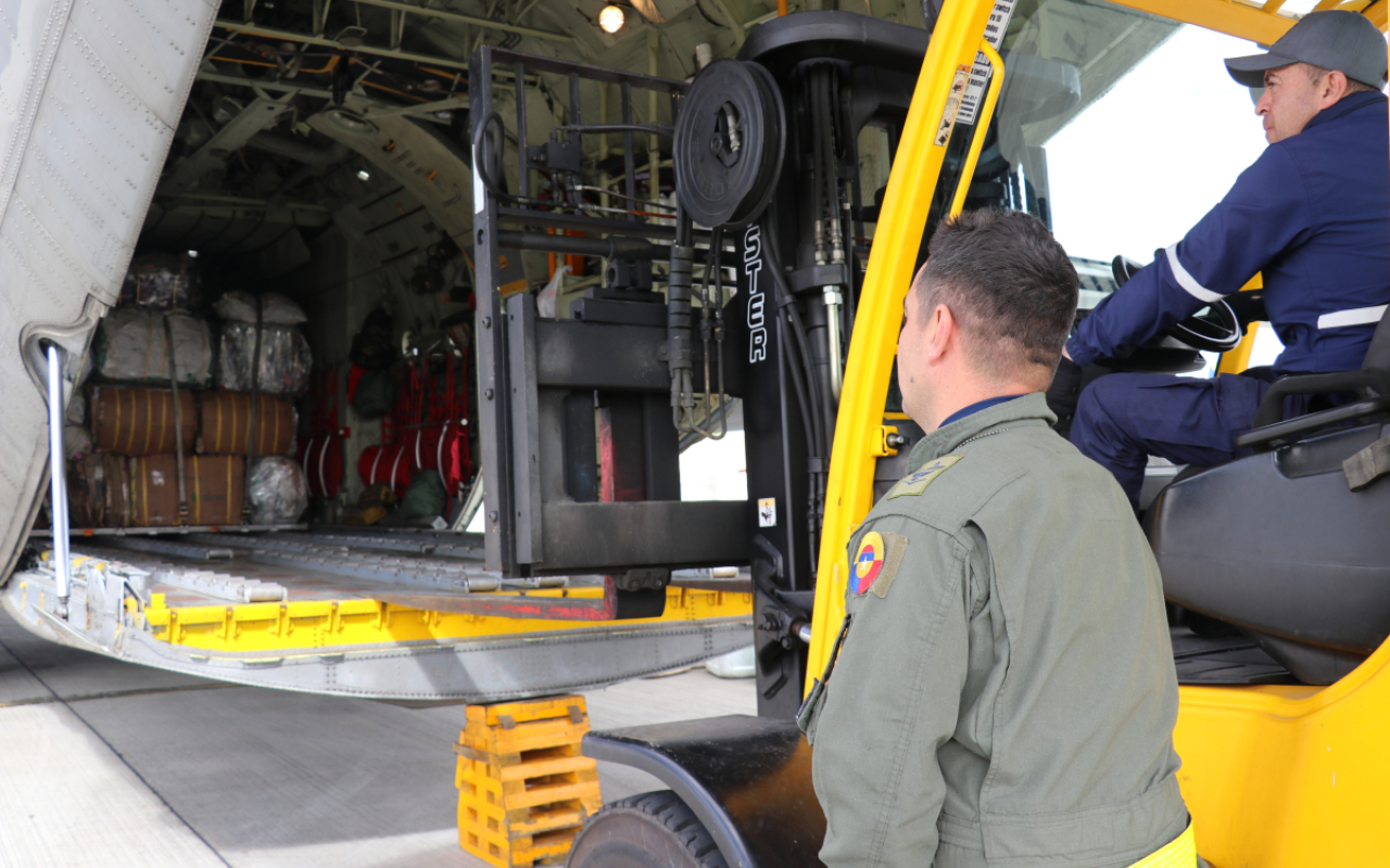 Material posconsumo y reciclable es transportado desde Leticia hasta Bogotá en aeronaves de la Fuerza Aérea Colombiana