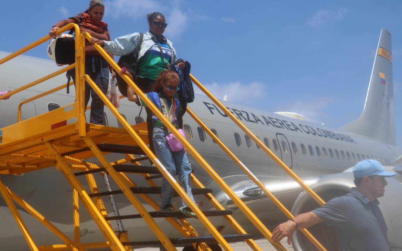 Niños campeones en patinaje regresaron a San Andrés con la Fuerza Aeroespacial Colombiana