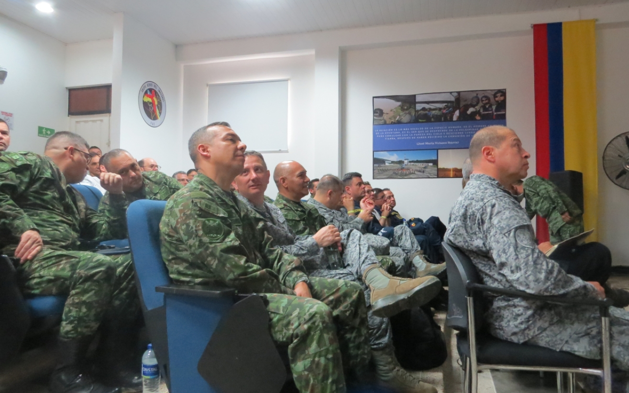 Alumnos del Curso de Altos estudios Militares CAEM visitaron el Grupo Aéreo del Amazonas