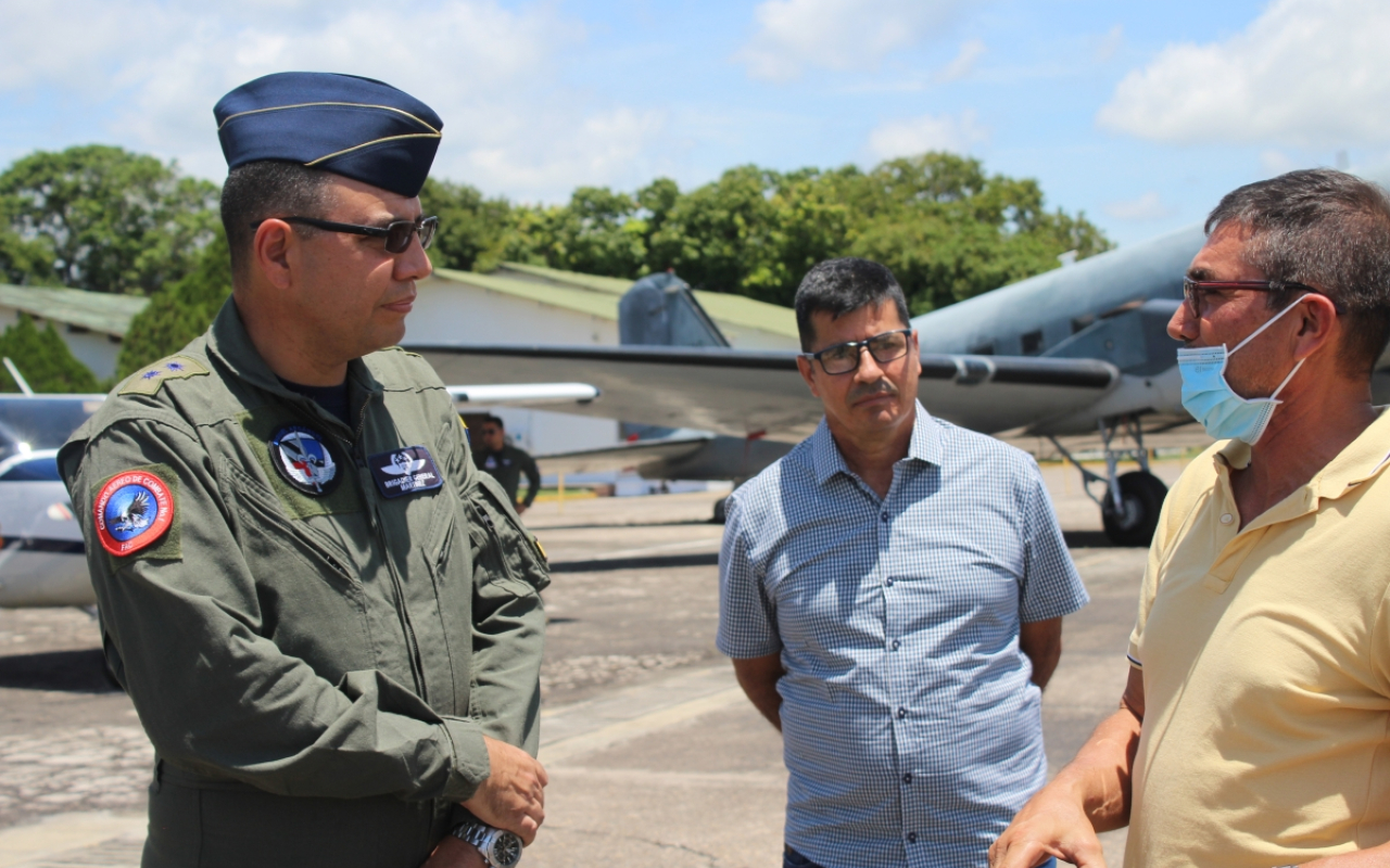 En “Así se va a las estrellas” Veteranos de la Reserva de la Fuerza Aérea Colombiana visitaron “La casa de los pilotos de caza”